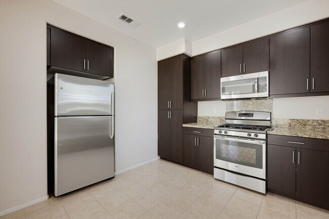 Building Photo - 42910 Avenida Amistad