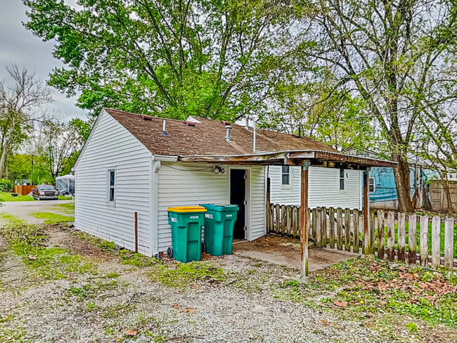 Building Photo - 14 Glenda Dr