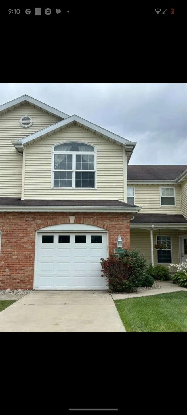 Building Photo - 328 Sweetbriar Ct