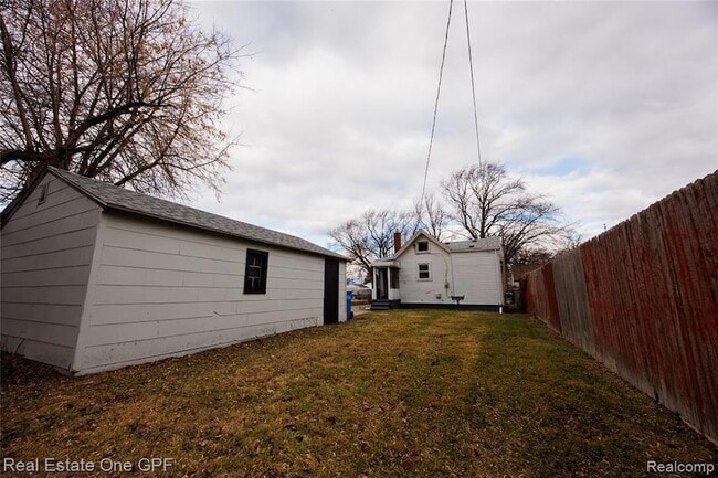 Building Photo - 8242 Maxwell Ave