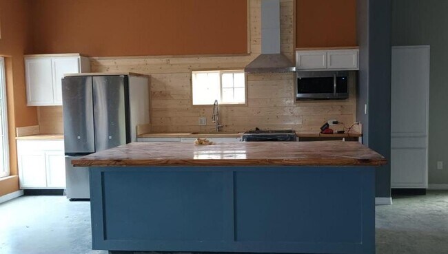 Building Photo - 17621 Stacey Ln