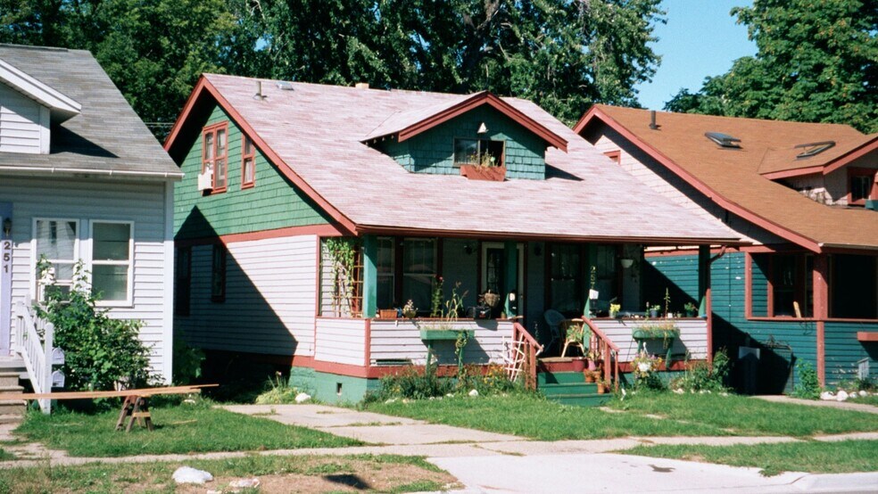 Building Photo - 257 E Saratoga St