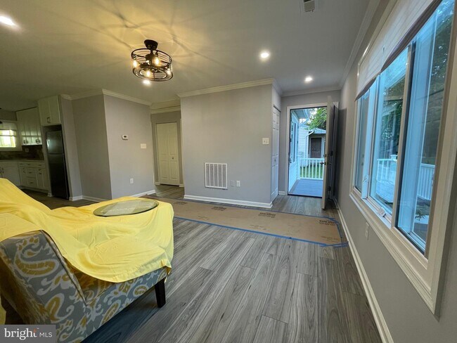 Building Photo - 1819 Sherman Dr