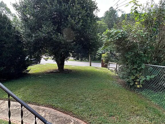 Building Photo - 597 Emma Rd