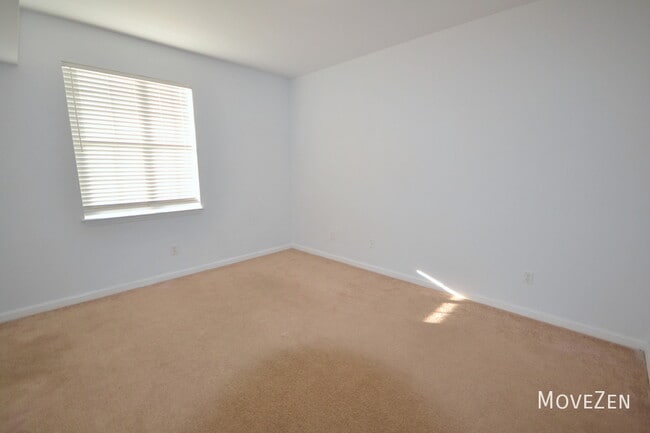 Building Photo - 729 Bragg Dr