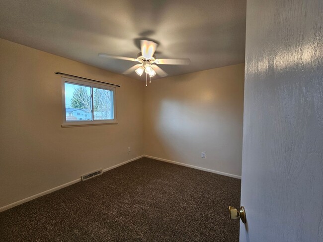 Building Photo - 905 New Bedford Dr