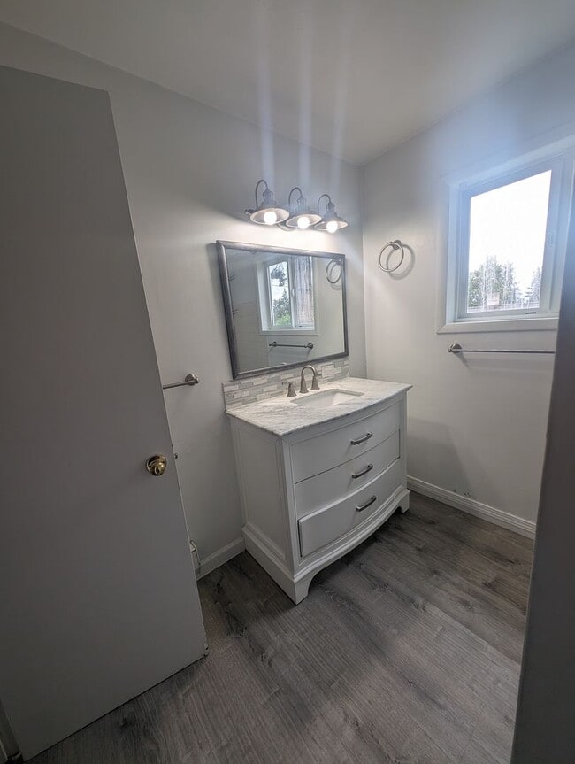 Building Photo - Cute and Cozy, Centrally Located Triplex with Yard