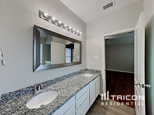 Building Photo - 10818 Harston Dr