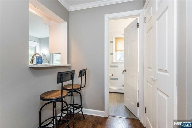 Building Photo - 354 Plaza