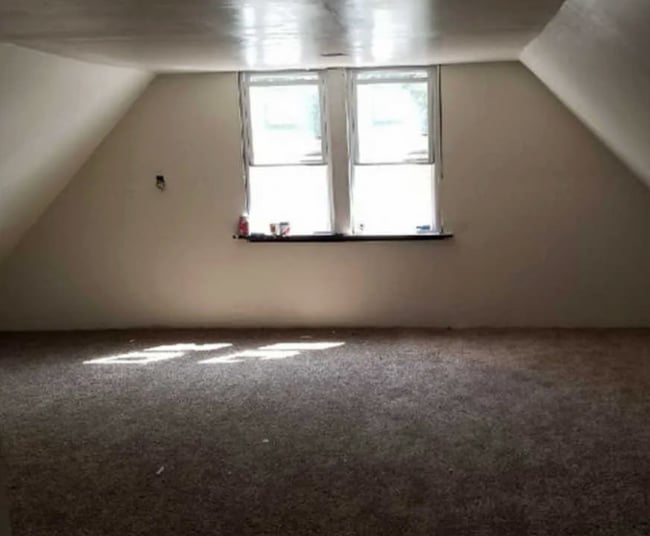 Building Photo - Updated 3-Bedroom Home in South Chicago – ...