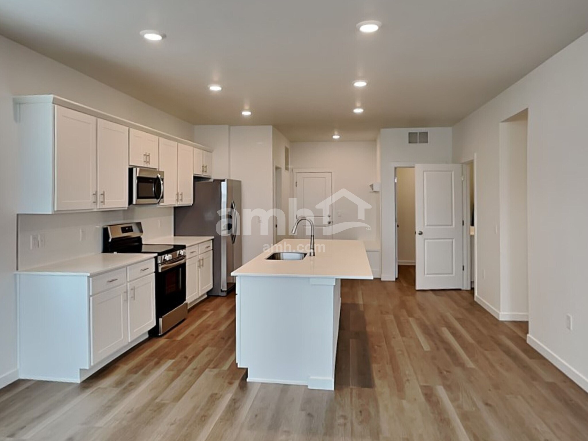 Building Photo - 26147 E Calhoun Pl