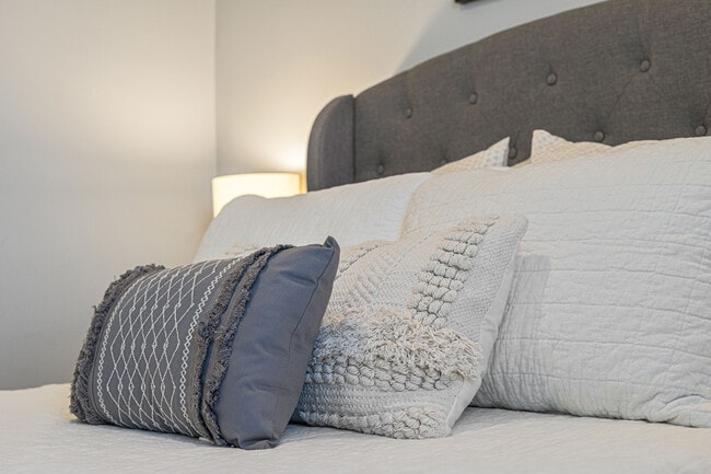 Building Photo - 145 Isabel Ave