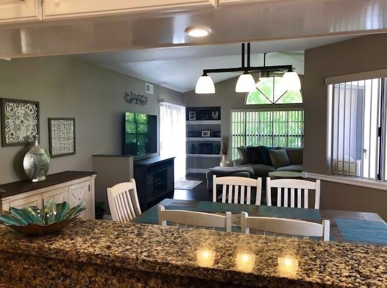 Building Photo - 1279 Calle Bonita