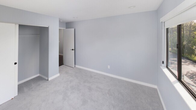Building Photo - Gorgeous 3bd/2ba Townhouse, complete interior renovation, Modern upgrades, Community Pool -FOUNDA...