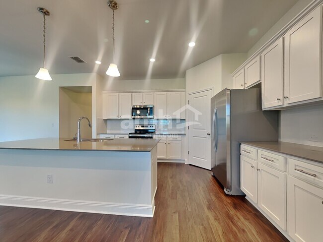 Building Photo - 6192 Emerald Hills Way