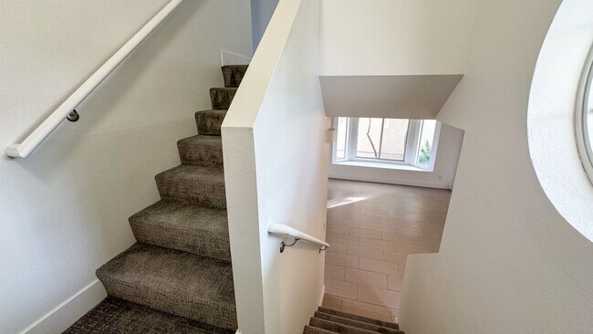 Building Photo - 3-Bed, 2.5-Bath Summerlin Home with Modern...