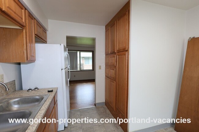Building Photo - NE 65th Ave - North Tabor single level 1 bedroom apartment
