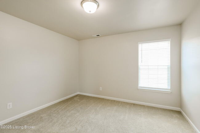 Building Photo - 7907 Cascade Falls Cove