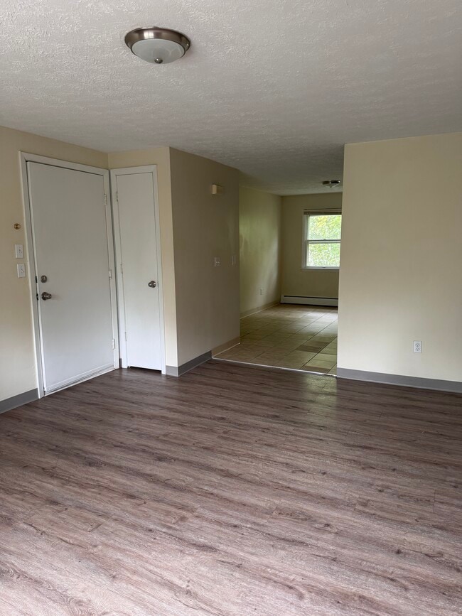 Building Photo - Briarwood 11