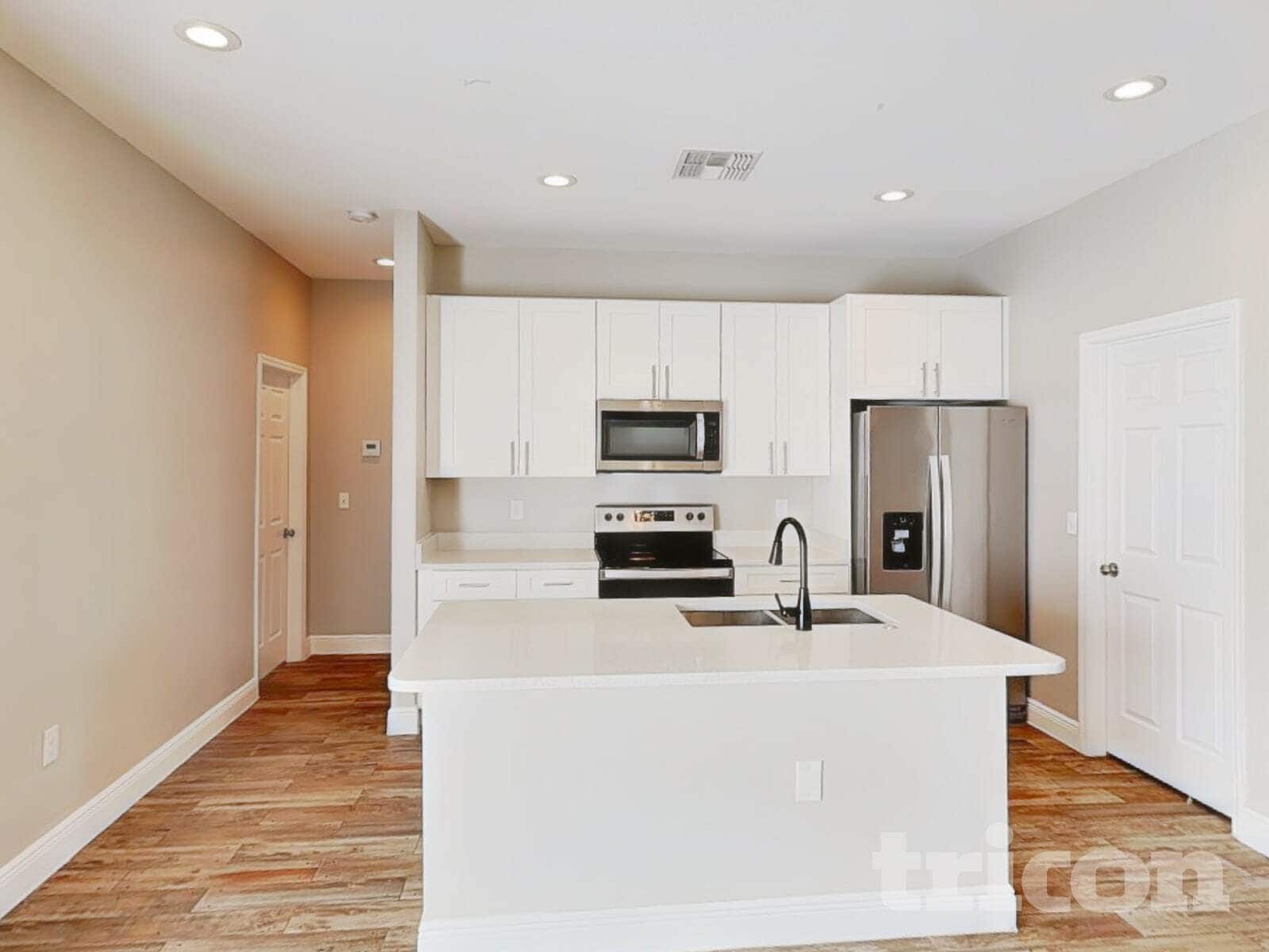 Building Photo - 3321 Buttonwood Ave