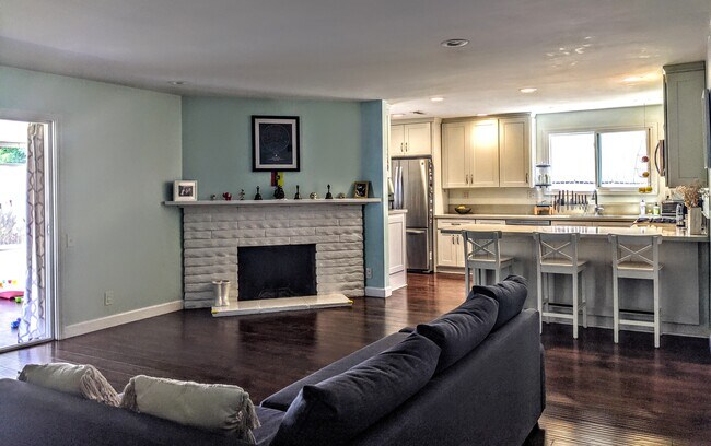 Building Photo - 6532 Gross Ave