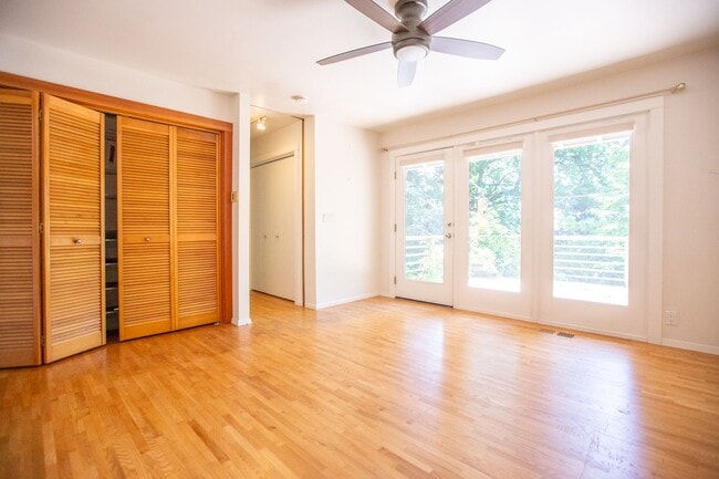 Building Photo - Mid Century 3 Bedroom Home Available Now i...