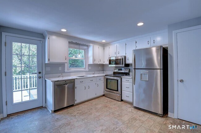Building Photo - 115 Heywood Dr