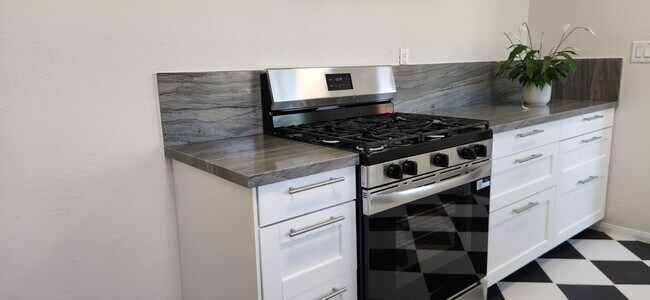 Building Photo - Kensington: Renovated Spacious Residence: Cook's kitchen, Includes parking