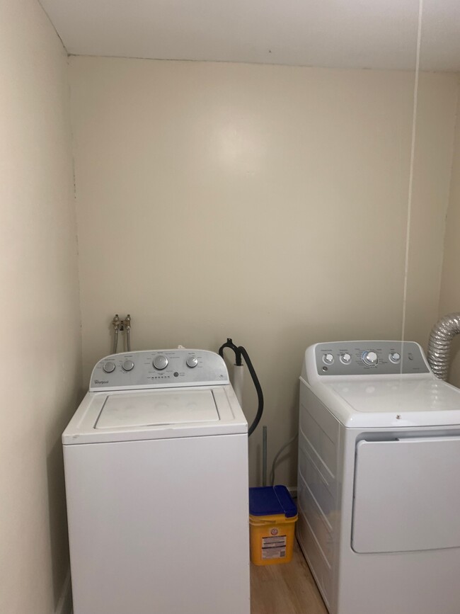 laundry room - 43 Dickinson Ave