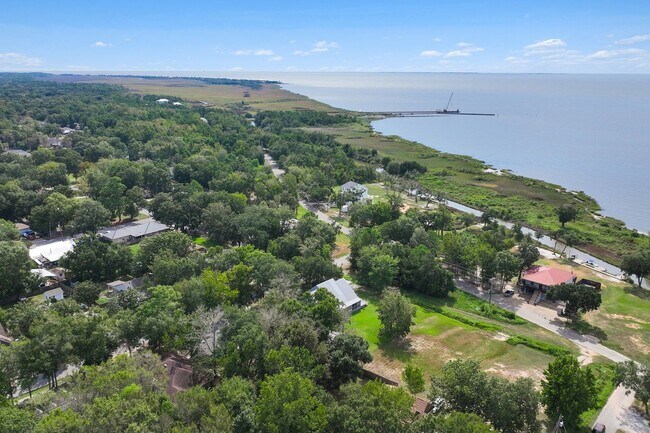 Building Photo - 3 Bedroom Home in Ocean Springs