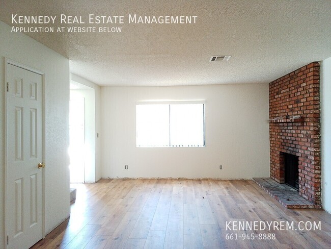 Building Photo - 1328 W Ave J 4
