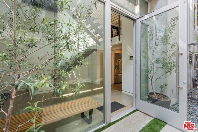 Building Photo - 720 Brooks Ave