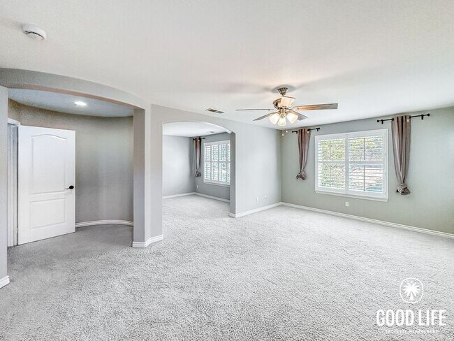 Building Photo - 823 Scenic Terrace Pl