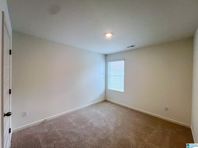 Building Photo - 301 Willoughby Rd