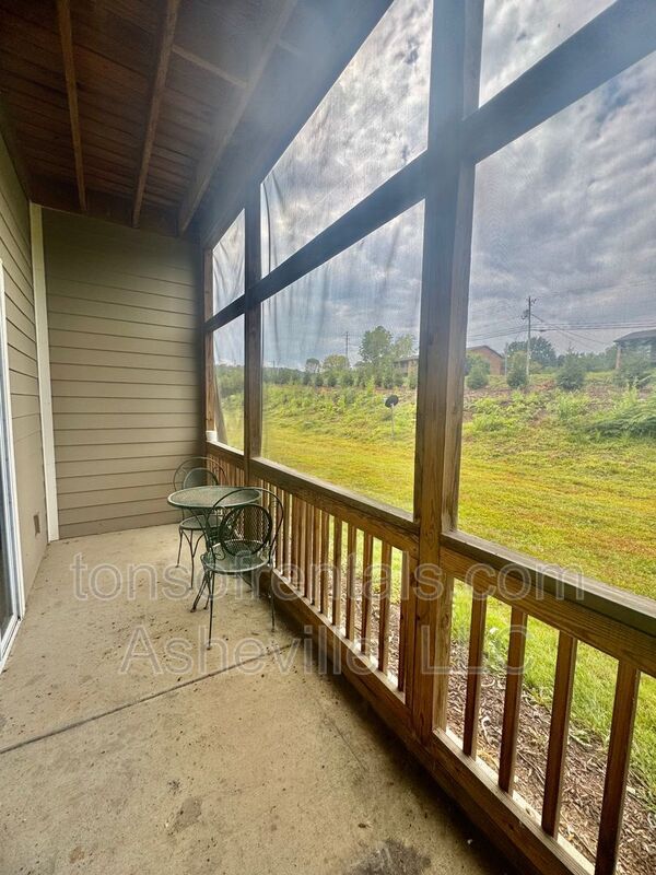 Building Photo - 93 Foxden Dr