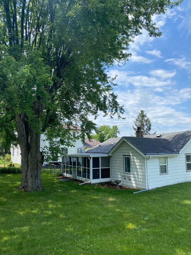 Building Photo - 4975 NW 6th Dr