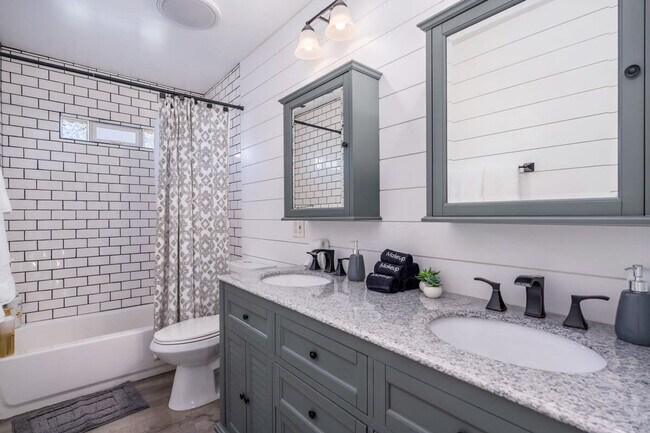 Building Photo - 12202 N 60th St