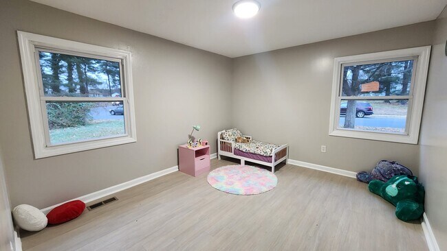 Building Photo - 2 Hazelwood Cir