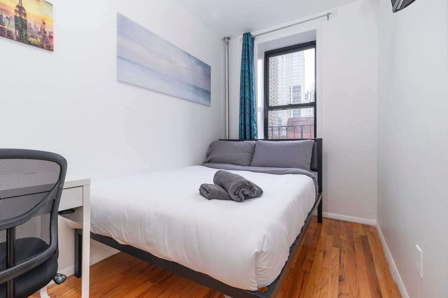 Building Photo - 248 E 91st St