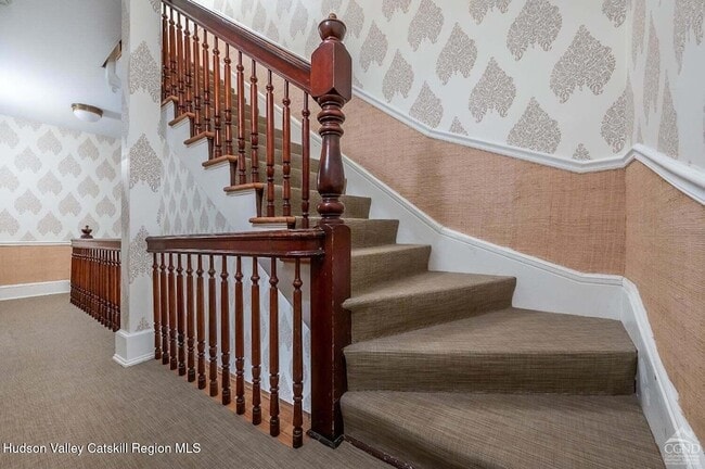 Building Photo - 613 Warren St