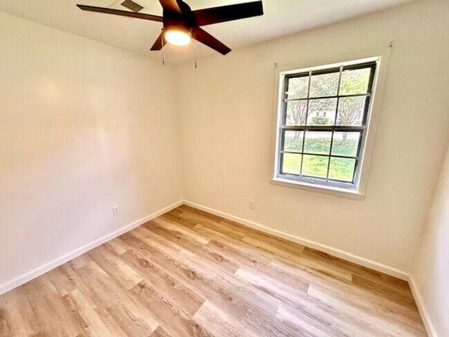 Building Photo - 3215 Delia Ln NW