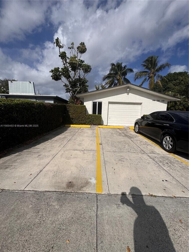 Building Photo - 1267 NE 127th St