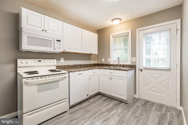 Building Photo - 847 Harbor View Terrace