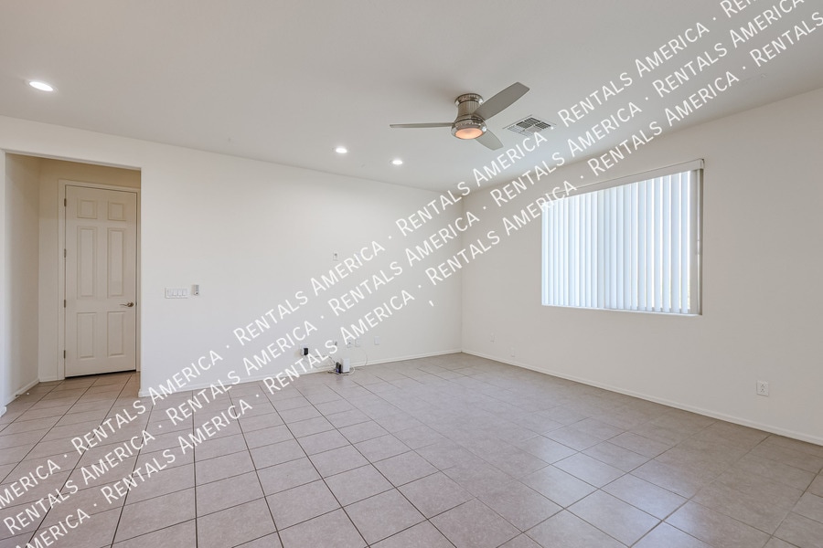 Building Photo - 15734 W McKinley St