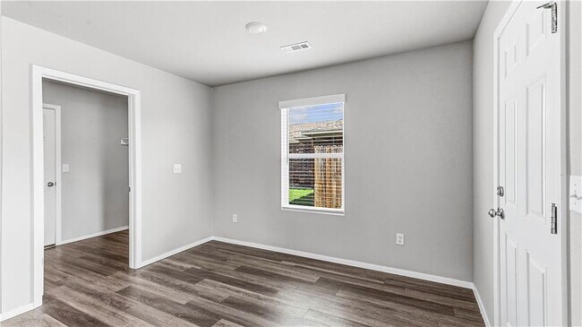 Building Photo - 1405 S Corsac St