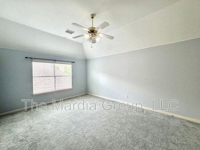 Building Photo - 1631 Clarke Springs Dr