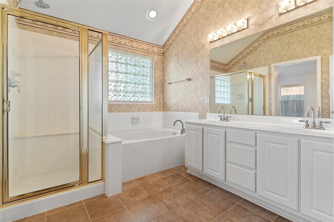 Building Photo - 3135 Stratford Bend Dr