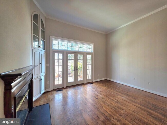 Primary Photo - 117 Shooters Ct