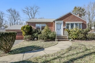Building Photo - 1226 Cedar Ave