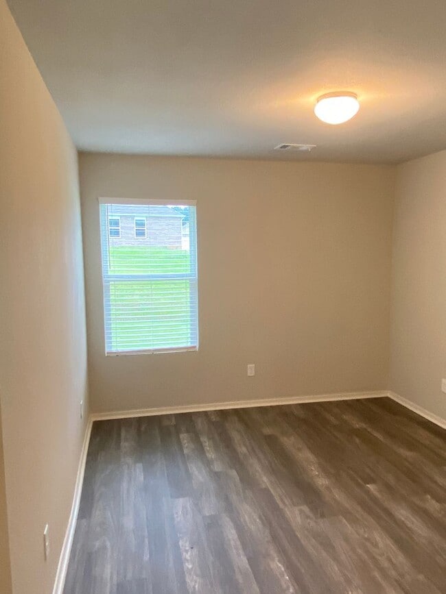 Building Photo - Preleasing Now! Four Bedroom | Two Bathroom Home in Fairview Haven